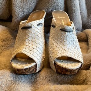 Lisa for DONALD J PLINER! Size 8 gorgeous heel